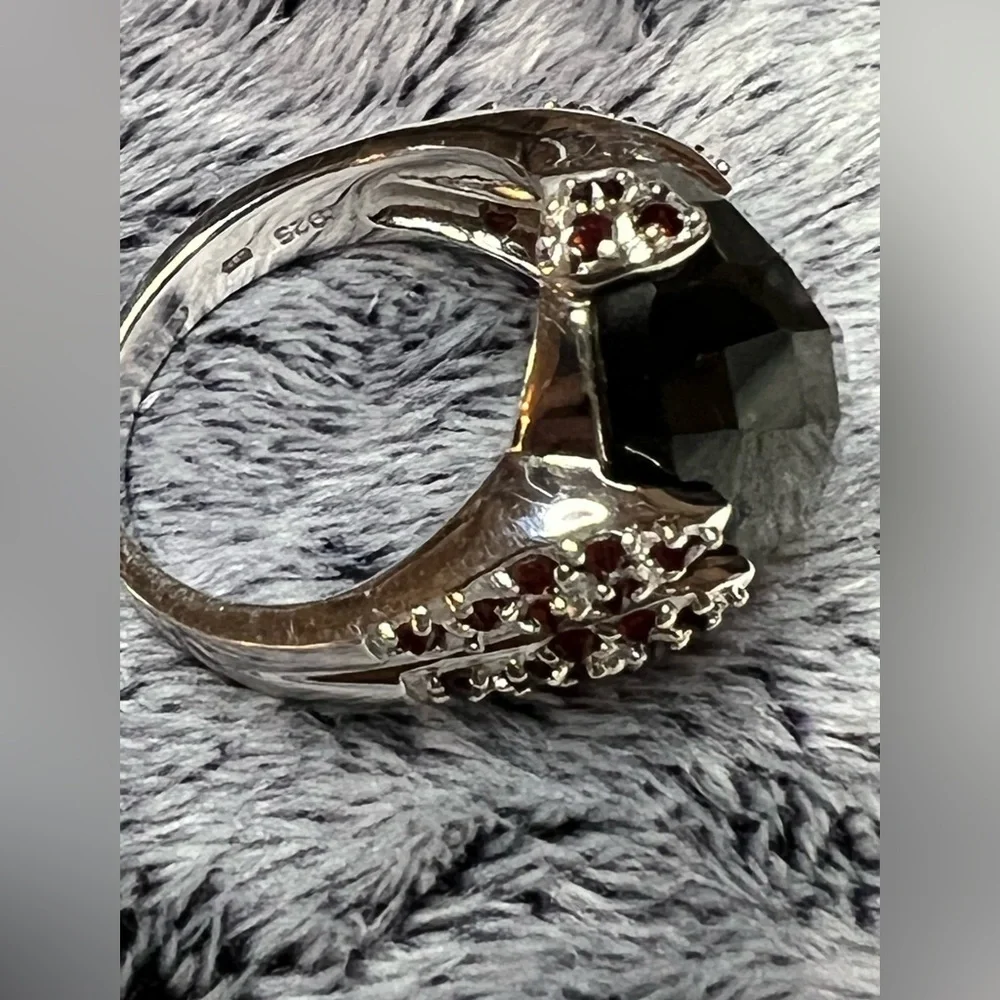 Sterling Silver Faceted Onyx and Garnet Victorian Style Ring Size 7